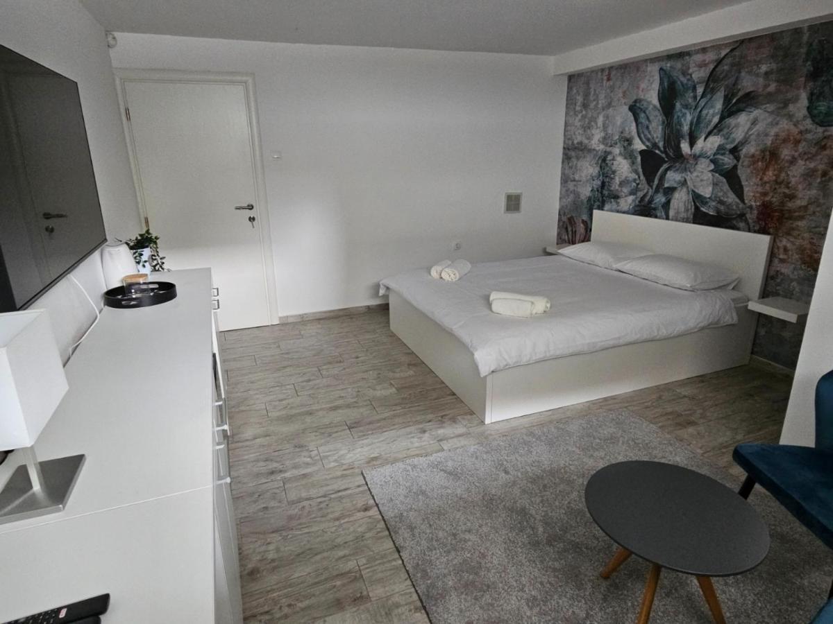 Comfort Rooms Remiza - Free Private Parking - Self Check-In Загреб Екстериор снимка