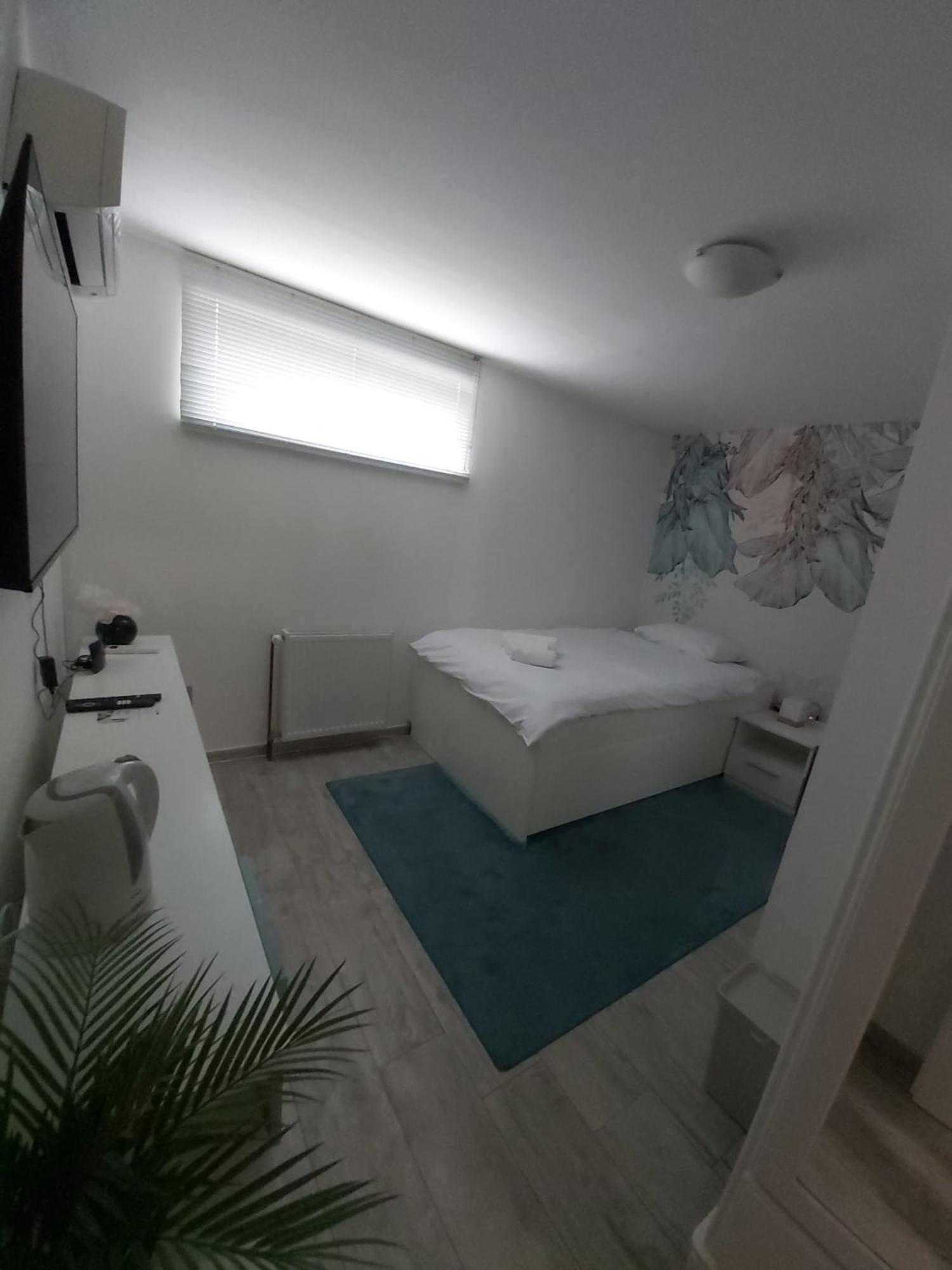 Comfort Rooms Remiza - Free Private Parking - Self Check-In Загреб Екстериор снимка