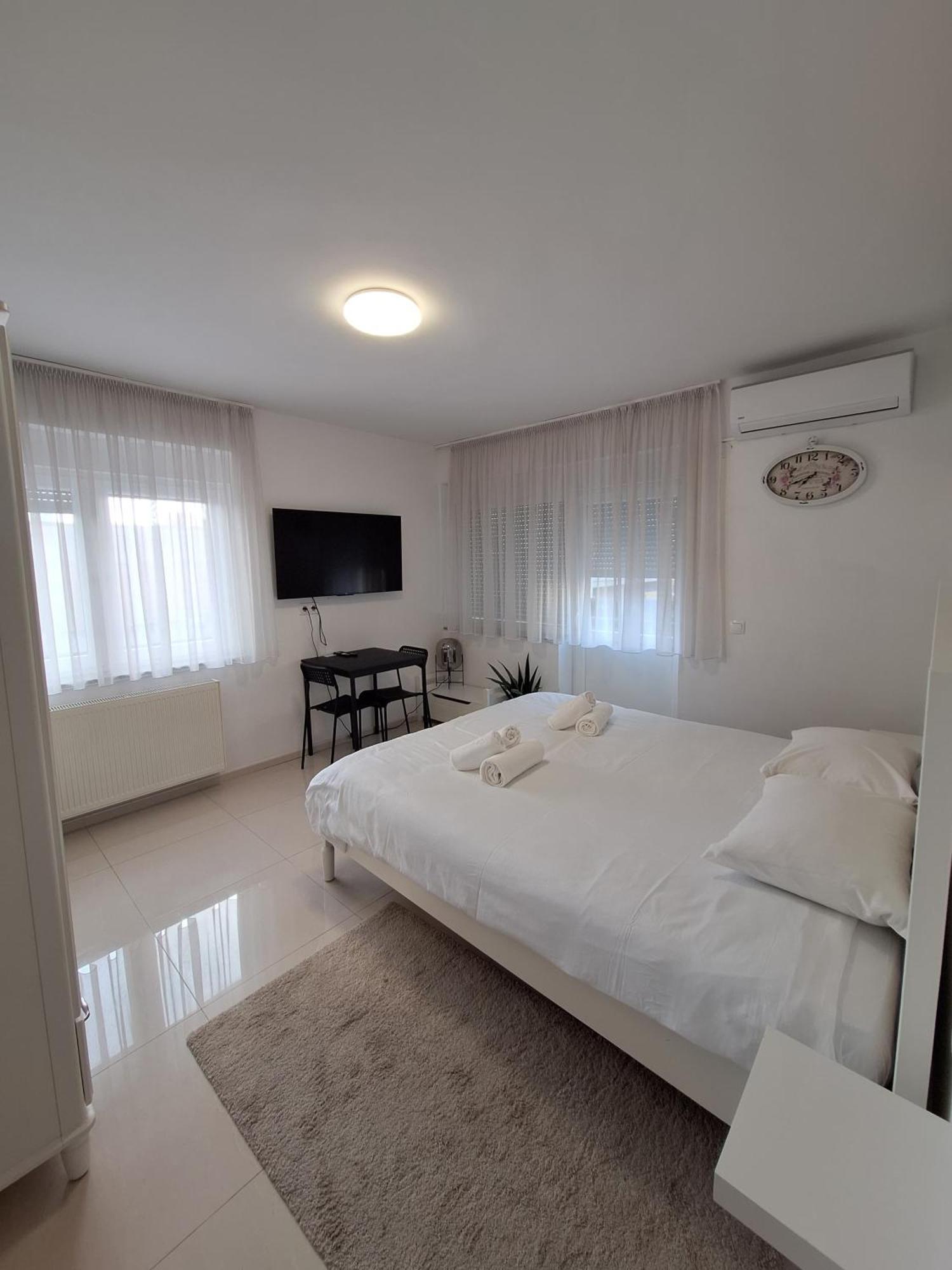 Comfort Rooms Remiza - Free Private Parking - Self Check-In Загреб Екстериор снимка