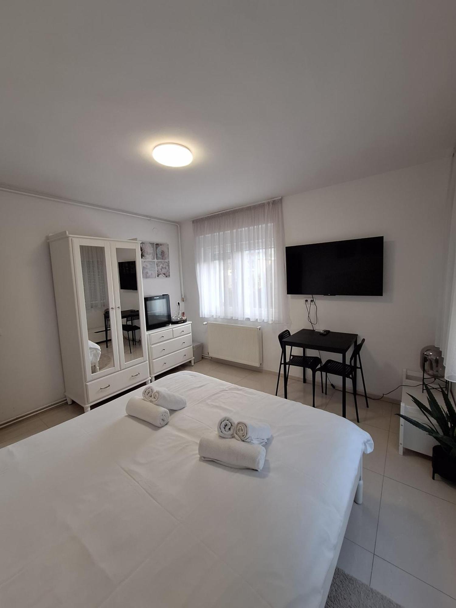 Comfort Rooms Remiza - Free Private Parking - Self Check-In Загреб Екстериор снимка