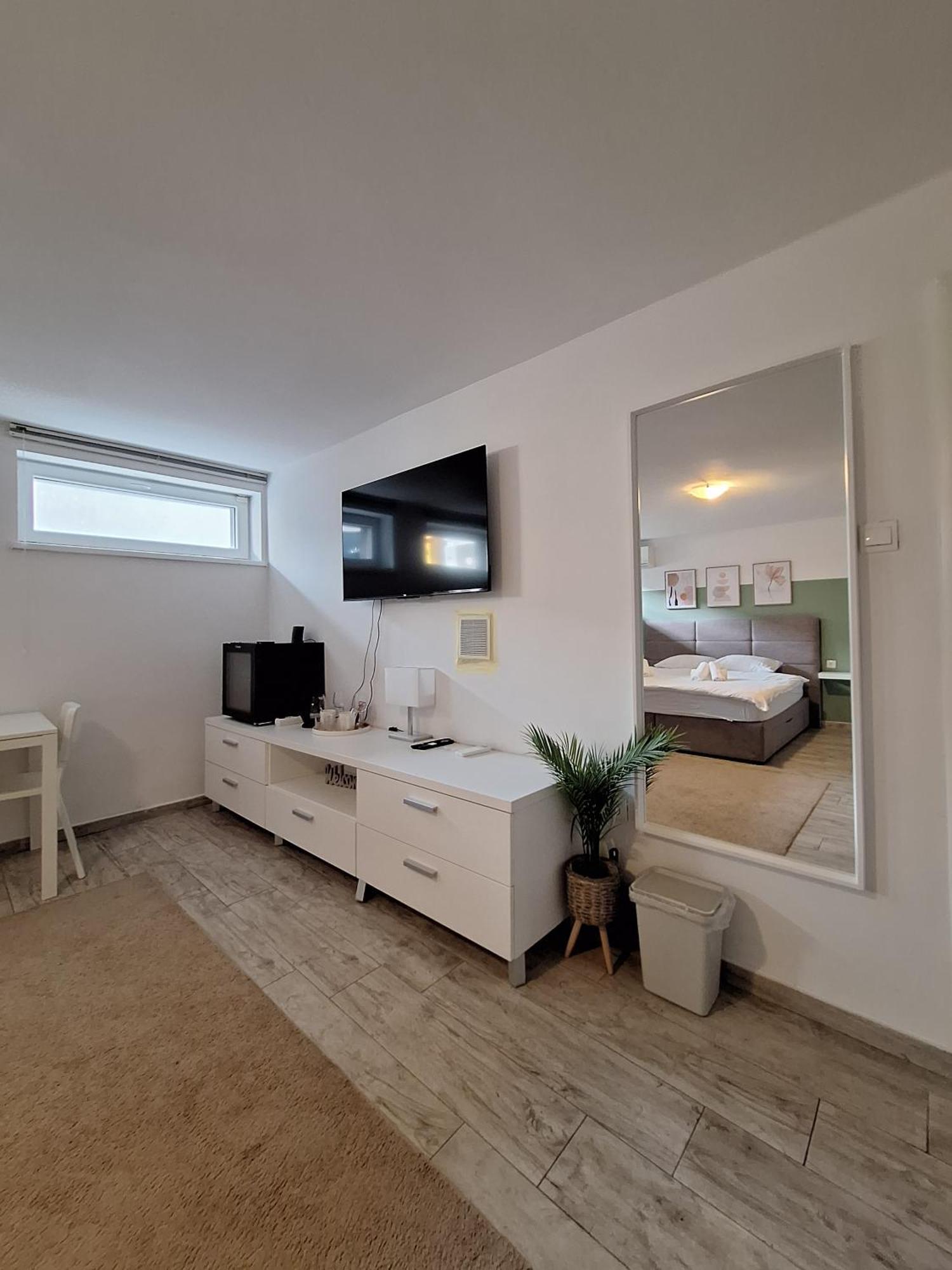 Comfort Rooms Remiza - Free Private Parking - Self Check-In Загреб Екстериор снимка